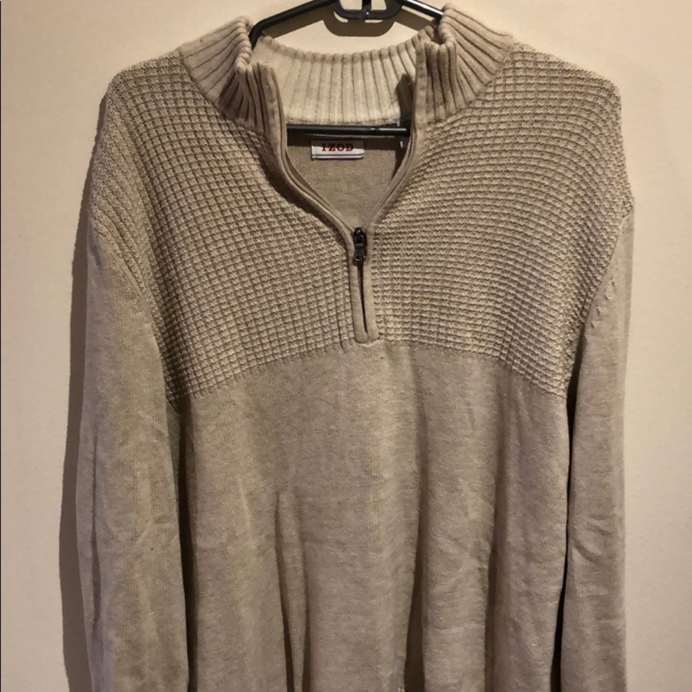 Izod beige pullover sweater NEW never worn